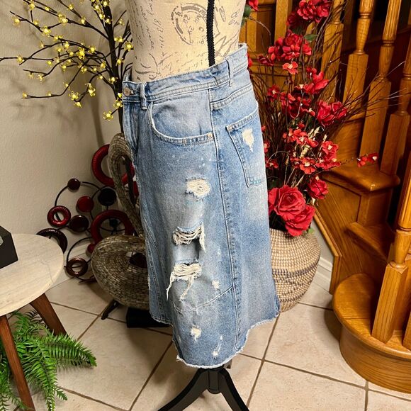 Zara Women’s TRF Vintage Collection Distressed Ripped Denim Blue Skirt Size S - Picture 2 of 8